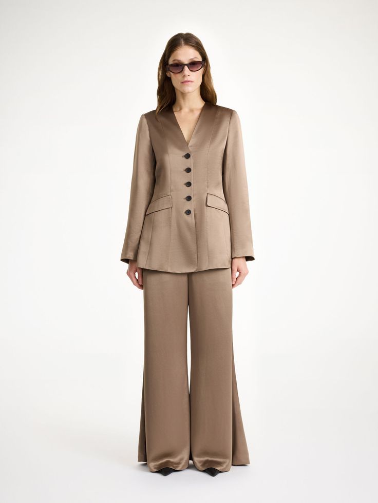 Rinnah single-breasted blazer - Buy Blazers online Classic Single Breasted V-neck Outerwear, Chic V-neck Suits For Spring, Designer Single Button Blazer With Suit Collar, Designer Single Button Blazer With Lapel Collar, Chic Blazer Dress With Notch Lapel And Pressed Crease, Chic Notch Lapel Blazer Dress With Pressed Crease, Fall Semi-formal Pantsuit With Button Closure, Designer Fall Suits With Hidden Button Closure, Chic Blazer With Button Cuffs And Suit Collar