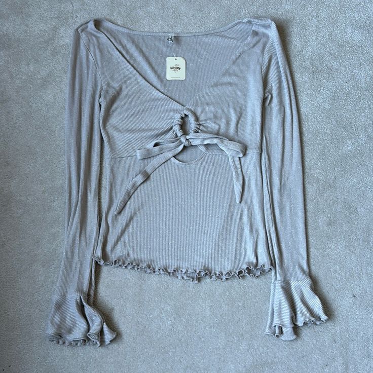 Free People Intimately Freeknit Shimmer Bell Sleeve Tie Front Shirt Size Small New With Tags Top Is Gray *Green And Blue Pictured Tops Are Just Examples* Spring Fitted Sweater For Loungewear, Feminine Fitted Tops For Loungewear, Fitted Sweater For Loungewear In Spring, Fitted Sweater For Spring Loungewear, Fitted Knit Tops For Loungewear, Fitted Blouse For Fall Loungewear, Feminine Tops For Winter Loungewear, Fitted V-neck Tops For Loungewear, Trendy Fitted Blouse For Loungewear