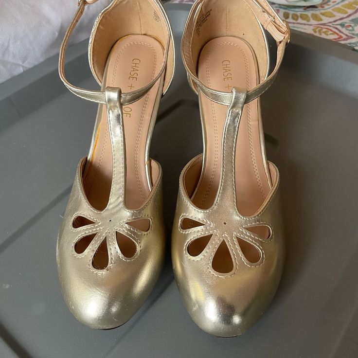 Size 9 Gold 1920 Style Flapper Shoes Never Worn Flapper Shoes, 1920 Style, 1920 Fashion, 1920s Style, 1920s Fashion, Shoes Color, Shoes Women Heels, Shoes Heels, Women Shoes