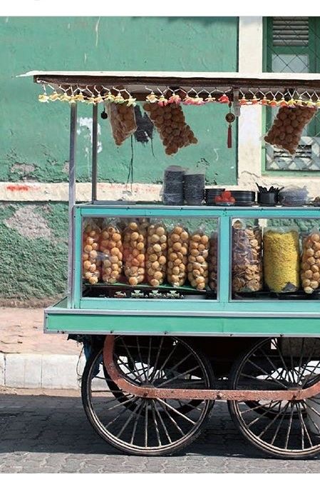 an old fashioned cart with food on wheels