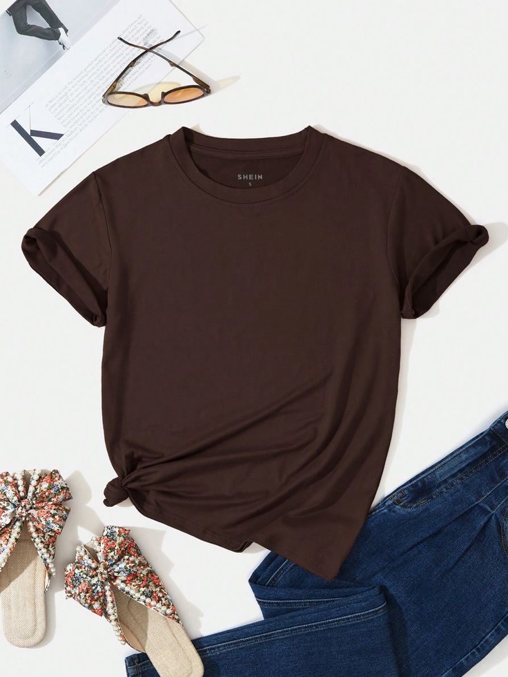 SHEIN Essnce Solid Round Neck TeeI discovered amazing products on SHEIN.com, come check them out! Beige T Shirts, Brown Tshirt, Round Neck Tees, Color Marron, Plain Shirts, Tshirt Outfits, Women T Shirts, Camisa Polo, Inspiration Mode