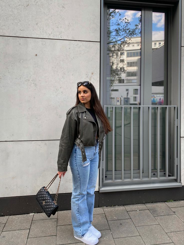 Green Zara Leather Jacket Outfit, Jordan Lipscombe Outfits, Denim Moto Jacket Outfit, Green Zara Jacket Outfit, Green Biker Jacket Outfit, Zara Leather Jacket Outfit, Zara Jacket Outfit, Green Leather Jacket Outfit, Green Fall Jacket