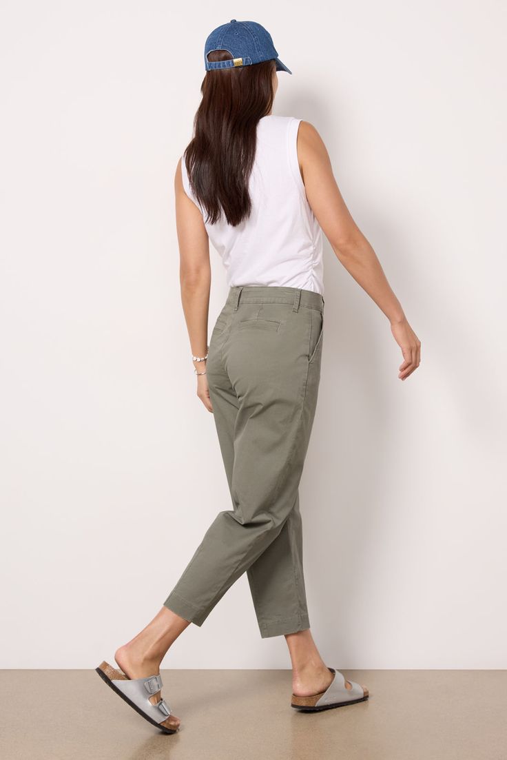 An instant favorite for work-to-weekend wear, these EVEREVE chino pants are crafted in soft stretch twill fabric and feature a tapered leg, high-rise fit, and side slant pockets. You'll love them paired with a polished button-down or a tank and sandals. | EVEREVE Women's Cassie Chino Pants, Size 25, Green Brand Style Guide, Fashion 101, Chino Pants, Weekend Wear, Fall Shopping, Twill Fabric, Tee Dress, Work Fashion, Chinos Pants