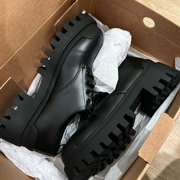 Never Worn!!! Brand New In Box With Tags. Asos. Size 7.5-8 But Could Probably Fit 8.5 As They’re Not Snug On Me. Chunky Black Shoes, Black Shoes For Women, Korean Shoes, Shoes For School, Minion Videos, Asos Shoes, Funny Minion, Hype Shoes, Funny Minion Videos