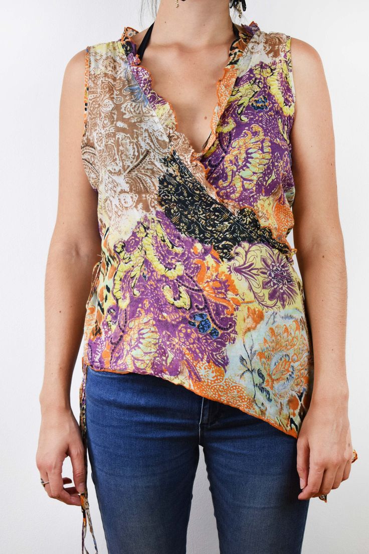 Floral asymmetrical blouse In great condition Tag: Labod Material: 68% cotton, 32% silk Size: Eu 42, medium, large bust 41 cm = 16 in length 56 cm = 22 in waist 40 cm =15,5 in Thank you for your visit! View more products: https://www.etsy.com/shop/VintageSeventhHeaven Feel free to contact me if you have any questions. Sleeveless Silk Beach Top, Sleeveless Silk Tops For Beach, Sleeveless Silk Tops For The Beach, Orange Silk Tops For Spring, Orange Silk Summer Tops, Orange Silk Top For Spring, Orange Silk Top For Summer, Spring Orange Silk Top, Summer Orange Silk Tops