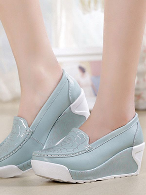 Spring Platform Closed Toe Slip-ons, Spring Platform Slip-ons With Round Toe, Platform Closed Toe Flats, Spring Platform Slip-ons With Flat Heel, Spring Platform Slip-ons, Spring Platform Slip-on Flats, Trendy Slip-on Flats With Textured Sole, Spring Leather Slip-ons, Summer Platform Slip-on Loafers