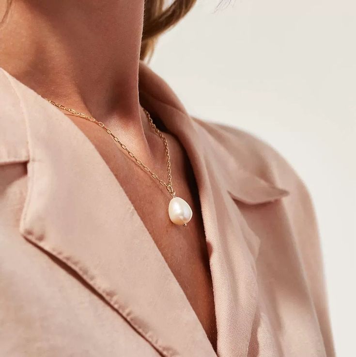 This dainty Tiny Pearl Necklace, adorned with small pearls on an 18k gold-plated chain, exudes understated elegance. Its delicate design makes it a versatile piece, perfect for subtle sophistication in any setting. Feminine Gold Pearl Pendant Necklace, Gold Feminine Pearl Pendant Necklace, Everyday Chic Pearl Pendant Chain Necklace, Chic Everyday Pearl Pendant Chain Necklace, Chic Chain Necklace With Pearl Pendant, Chic Everyday Pearl Necklace, Chic Gold Pearl Necklace With Pearl Charm, Everyday Gold Feminine Pearl Necklace, Feminine Gold Necklace With Pearl Drop