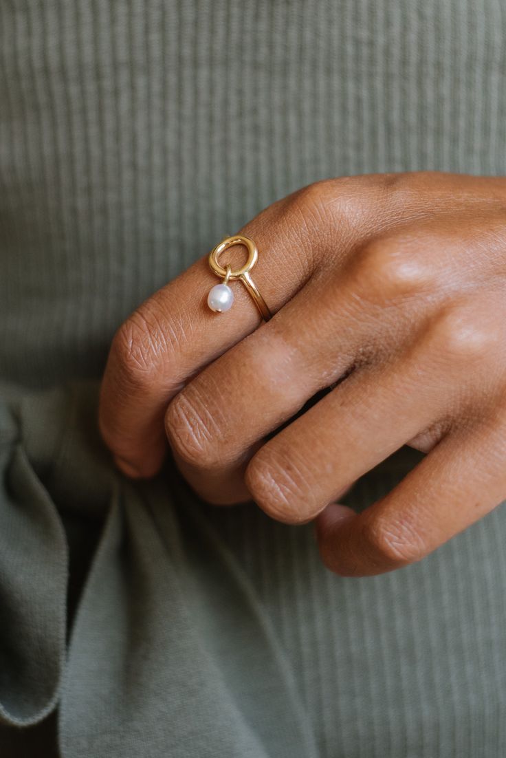 Celina Pearl Ring (upclose) 2 Pearl Ring, How To Style Pearls, Ring Pearl Modern, Big Pearl Ring, Pearl Ideas, Pearl Ring Design, Silver Pearl Ring, Aesthetic Rings, Gold Pearl Ring