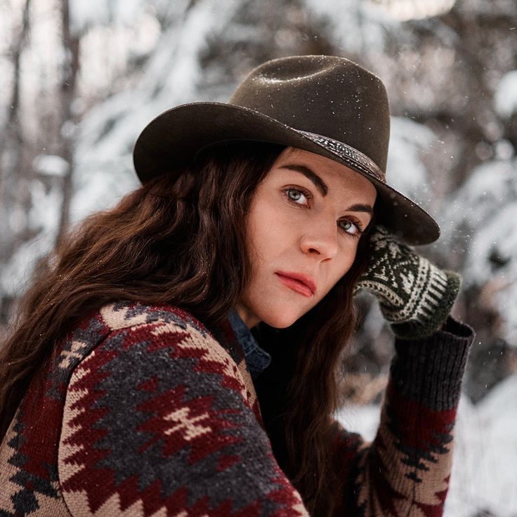 One look at the Jackson will have you dreaming of getting outside, off the beaten trail, and into the wild. Beloved for both its practicality and unique style, it’s the perfect hat to pull on before heading into the unknown. Made from a blend of quality felt and soft merino wool, it’s water-resistant, lightweight, and easy to care for. Dyed in two handsome shades inspired by nature’s warmth — Bronze and Sage — it features a subtle pinch-front crown and slender bound-edge brim. At once discreet a Garland Texas, Getting Outside, Outdoor Hat, Into The Unknown, Casual Bottoms, Denim Boots, Wide Trousers, Outdoor Hats, Denim Outerwear