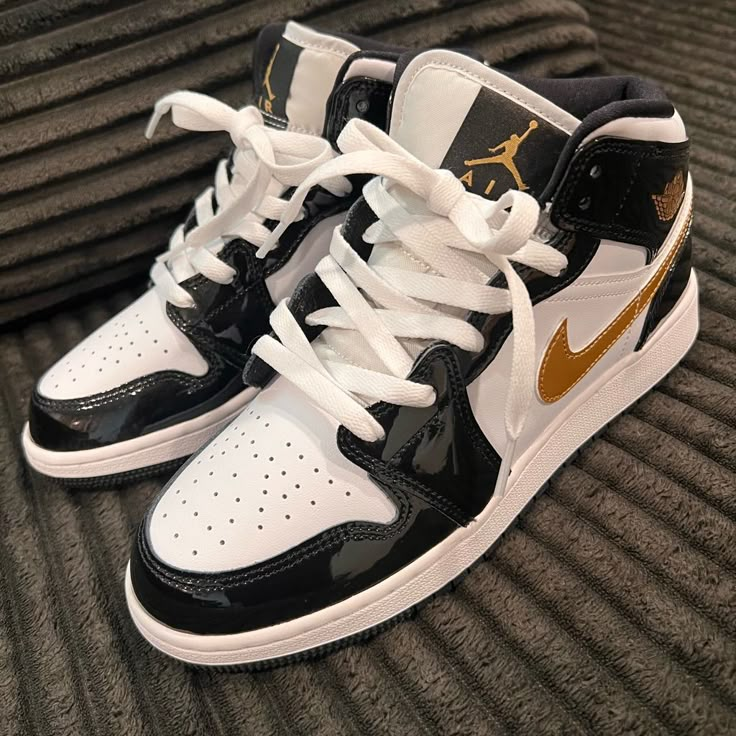 Never Worn. New Condition. No Box But Completely New. Size 6.5 In Boys, 8 In Women’s Jordans Air Force 1, Nike And Jordan Shoes, Jordan’s Women, Nike Women’s Shoes, Popular Shoes 2024, Tenis Jordan 1, Cool Shoes For Boys, Women's Jordans, Jordan 1s Black