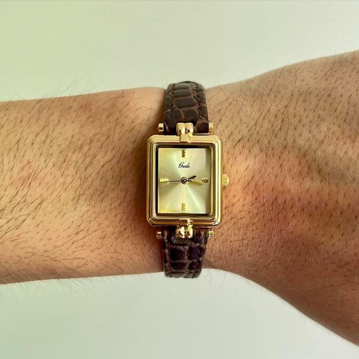 2000s Vintage Style Square Brown Leather Luxury Watch Old Money Vibes Work And Time Can Be Changed These Watches Are Unisex :)! 8in Length Brand New Classy Watches, Watch Old, Classy Watch, Brown Watches, Family Pic, Mens Watches Leather, Trendy Sweaters, 2000s Vintage, Sporty And Rich