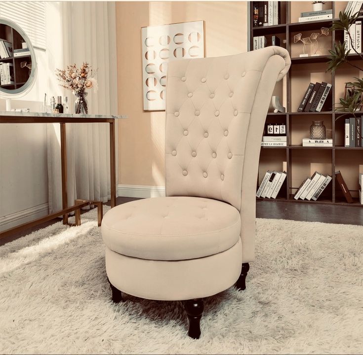 Let’s go old school Hollywood glame with a velvet vanity chair! Pink Velvet Chair, Bedroom Lounge, Tufted Chair, Living Room Chair, Velvet Accent Chair, Vanity Chair, Unique Decoration, Upholstered Platform Bed, Accent Chairs For Living Room