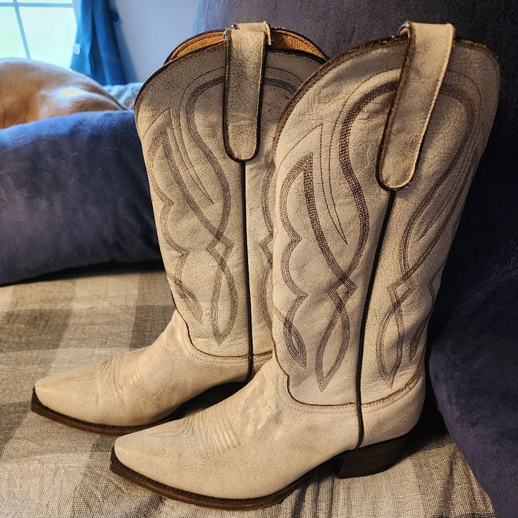 White, Idyllwind Pointed Toe Western Fashion Boot, Size 8.5b Cream Snip Toe Boots With Leather Sole, Cream Snip Toe Boots For Ranch, Cream Snip Toe Boots For Rodeo, White Country Boots With Snip Toe, White Snip Toe Country Boots, Shoes Western, Western Boots, Shoes Heels Boots, Western Fashion