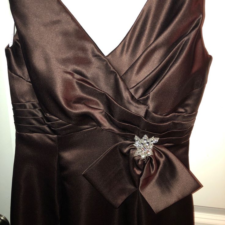 Beautiful Satin Chocolate Bridesmaid/Evening Gown. Never Worn . Formal Mother Of The Bride Dress With Sweetheart Neckline, Elegant Evening Ball Gown Bridesmaid Dress, Elegant Evening Bridesmaid Ball Gown, Holiday Evening Dress With Fitted Bodice, Satin Bridesmaid Dress With Pleated Bodice For Party, Party Bridesmaid Dress With Pleated Bodice In Satin, Evening Mother Of The Bride Dress With Sweetheart Neckline, Sleeveless Evening Dress With Fitted Bodice For Holidays, Elegant Fitted Bridesmaid Dress With Pleated Bodice