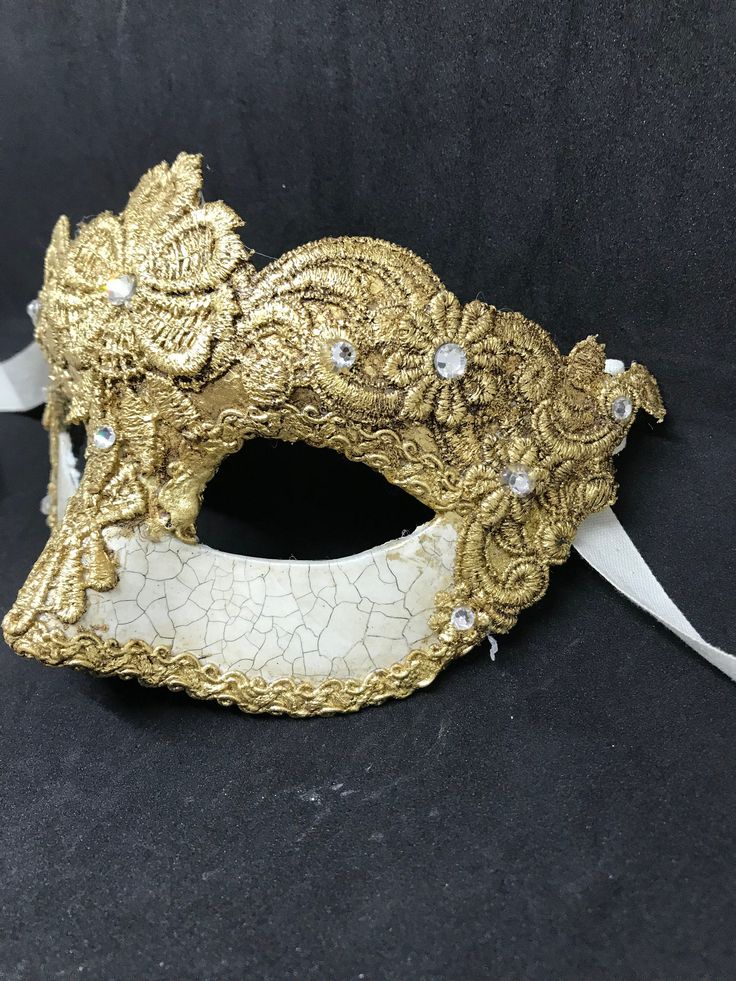 Colombina,half Face Venetian Mask,lace macrame,gold leaf or silver leaf. Traditional and original papier-mache Venetian mask, handmade and decorated with Burano lace,gold or silver leaf, cracked technique and swarovski crystal. All our masks are handmade papier-machè masks made in Venice. Our decorators use techniques typical of the Venetian tradition such as stucco, acrylics, gold and silver-leaf, macramè, passementerie, pearls and crequelè to give you a wide range of masks. This shape is avail Traditional Gold Masks For Carnival, Traditional Gold Masks And Prosthetics For Carnival, Traditional Gold Mask For Mardi Gras, Traditional Gold Masquerade Mask For Carnival, Traditional Gold Masquerade Mask For Mardi Gras, Traditional Gold Masks And Prosthetics For Costume, Traditional Gold Costume Masks And Prosthetics, Traditional Gold Masks And Prosthetics For Festivals, Vintage Gold Masks For Costume Party