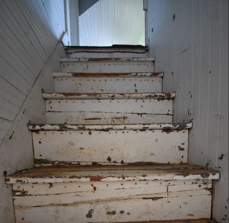 an old set of stairs with peeling paint