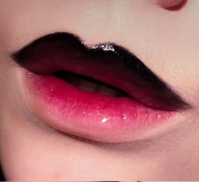 Vampires Kiss, Draculaura Makeup, Halloween Lip Makeup, Vamp Aesthetic, Lip Makeup Ideas, Monster High Makeup, Draculaura Aesthetic, Vampire Bride, Vampire Makeup