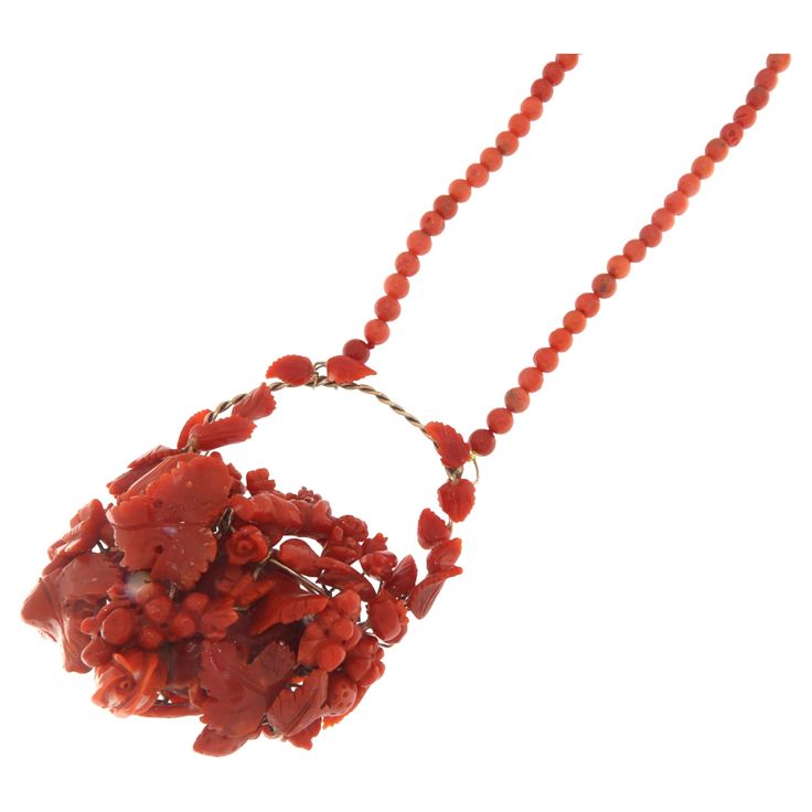 Introducing an exceptional necklace, a work of art that combines the elegance of gold with the charm of natural coral. Masterfully crafted, this necklace features a chain of raised coral, supported by elements in 18 karat and 9 karat gold that enhance its vibrant color and natural beauty. The centerpiece of this creation is the intricate bouquet of finely carved coral flowers, each placed with precision to create a striking visual effect. The clasp of the necklace is designed to be both elegant Formal Single Strand Red Coral Necklace, Elegant Red Coral Gemstone Necklace, Elegant Single Strand Red Coral Necklaces, Elegant Single Strand Red Coral Necklace, Red Coral Pendant Necklace, Elegant Red Coral Round Necklace, Elegant Round Coral Necklace, Elegant Red Coral Necklace For Formal Occasions, Elegant Red Coral Necklace For Formal Events