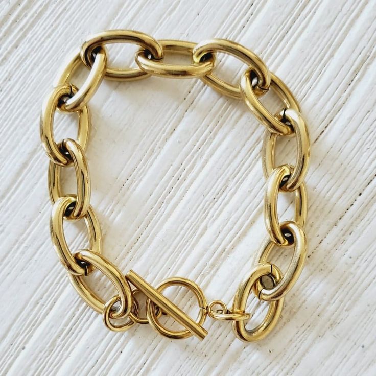 This Golden bracelet with the OT clasp is a versatile minimalist piece that goes with any look. This chunky link chain can be worn with another bracelets to create an arm party or you can wear it alone. You can also linked this bracelet with another OT clasp bracelet to wear them as a choker or link this bracelet with a choker for a longer length. Bracelet Details: Material: 18K Gold Plated & Stainless Steel Length: 6.5' Inch and you can add 2 inches with the extender Thickness: 8mm Quantity: 1 Trendy Chunky Link Chain Bracelet, Chic Chunky Chain Paperclip Bracelet With Oval Links, Modern Link Chain Bracelet With Chunky Chain, Chunky Elegant Bracelet For Everyday, Chic Paperclip Bracelet With Chunky Oval Links, Modern Chunky Chain Link Bracelet, Everyday Chunky Chain Link Bracelet, Metal Paperclip Bracelet With Chunky Oval Link, Chic Adjustable Oval Link Chain Bracelet