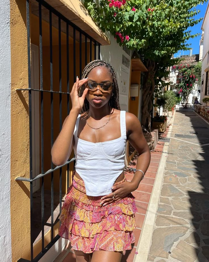 Simple Summer Outfits Black Women, Afronation Festival Outfits, Frilly Skirt Outfit, Summer Concert Outfit, Carnival Outfit, Italy Summer Fashion, Punta Cana Outfits, Jamaica Outfits, Lunch Date Outfit