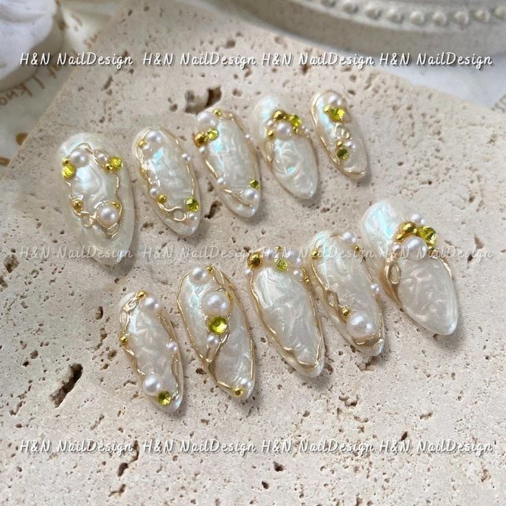 Pearl Gold Nails, Royal Nail Designs, Opal Chrome Nails, Cristal Nails, Vaca Nails, Royalty Theme, White Nails With Gold, Wedding Nail Art, Bridal Nail Art