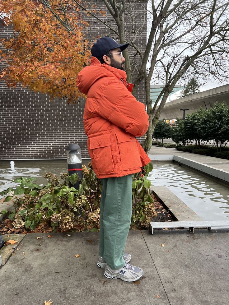 Parka Outfit Men, Parka Jacket Outfit, Parka Outfit, Japanese City, City Boy, Chill Fits, Parka Jacket, Stay Cozy, Eddie Bauer