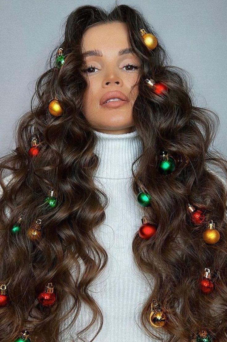 Christmas holiday hairstyles Holiday Hairstyles Easy, Christmas Party Fashion, Holiday Party Hair, Festive Hair, Diy Updo, Christmas Party Hairstyles, Christmas Makeup Look, Updos For Medium Length Hair, Christmas Hairstyles