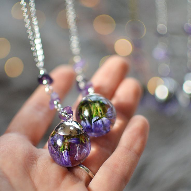 A gift of flower that will last forever - real purple sea lavender or aka Statice encased in resin sphere pendant. It perfectly preserves and showcases this beautiful flower from every angle. The pendant measures approx. 1'' (2.5 cm) in diameter.Comes to wear on a 25 inches long cable chain available is silver stainless steel or bronze, adorned with amethyst to complement the gorgeous purple. This would make a great present for a romantic woman, or someone special in your life.Please note -this Limonium Flower, Resin Sphere, Sea Lavender, Purple Sea, Terrarium Jewelry, Romantic Woman, Nature Inspired Jewelry, Floral Necklace, Amethyst Necklace