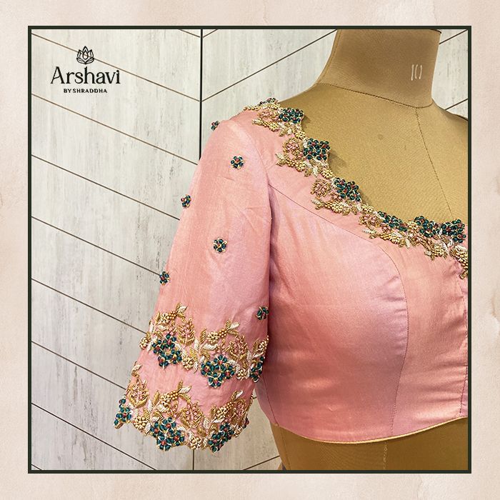 Baby Pink Maggam Work Blouses, Pink Blouse Work, Short Sleeve Blouse Design, Maggam Blouses, Pink Blouse Designs, Maggam Blouse, Blouse Works, Cutwork Blouse, Blouse Designs Catalogue