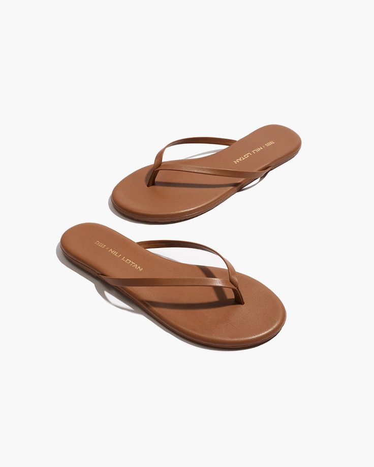 Slip on sandal in matte napa luxury calfskin leather. Made in Brazil. Classic Brown Flip Flops For Beach, Classic Brown Flip Flops For The Beach, Modern Leather Flip Flops For Vacation, Classic Brown Calf Leather Sandals, Classic Leather Toe Post Flip Flops, Sleek Leather Flat Sandals, Sleek Flat Leather Sandals, Classic Leather Flip Flops With Cushioned Footbed, Chic Leather Flip Flops With Single Toe Strap