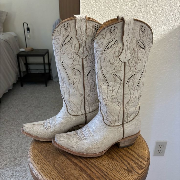 Wonderful Boots I Have Loved I Just Don’t Wear Them Anymore Since I Got New Ones. Super Cute And Durable. Cream Cowboy Boots, Tall Western Boot, Sweet Tea, Just Don, White Cream, Western Boots, Cream White, Cowboy Boots, Womens Boots