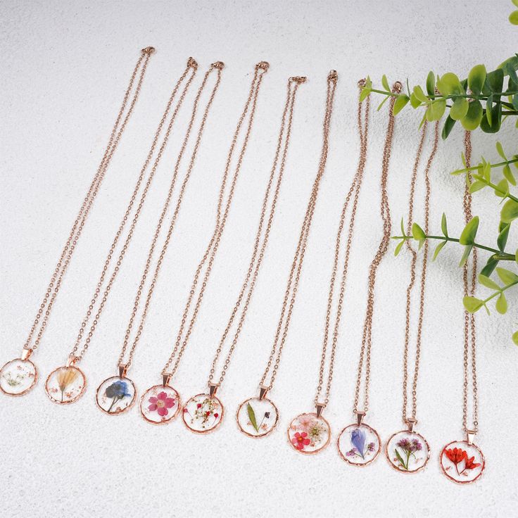 Real flower necklaces, resin flower necklaces, birthday gifts, anniversary gifts, summer gifts, anniversary gifts, preserved flower lovers gifts. Size: Approximately 0.87inches, chain length:18.50in 😉😉Note:   - All orders are ready to ship in 1-3 business day by USPS, so you will receive in about 1 week.   Please message me for any questions, thank you! :) Rose Gold Flower Pendant Necklace, Nature-inspired, Rose Gold Flower Pendant Necklace Nature-inspired, Rose Gold Nature-inspired Flower Pendant Necklace, Rose Gold Flower Pendant Necklace, Rose Gold Necklaces With Flower Charm For Gift, Rose Gold Necklace With Flower Charm For Gift, Rose Gold Birth Flower Necklace, Rose Gold Flower Necklace With Clavicle Chain As Gift, Rose Gold Flower Necklace With Round Pendant For Birth