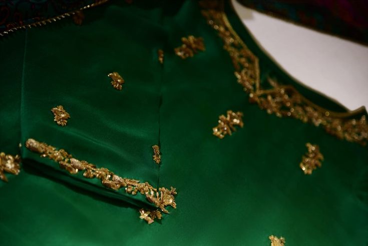 Green Dabka Traditional Wear For Party, Green Traditional Wear With Dabka For Party, Elegant Gold Traditional Wear With Dabka Work, Festive Green Traditional Wear With Gold Embroidery, Green Dupatta With Gold Embroidery For Wedding, Gold Traditional Wear With Dabka Work For Party, Green Traditional Wear For Eid With Handwork, Gold Saree With Dabka Detail, Green Traditional Wear With Handwork For Party