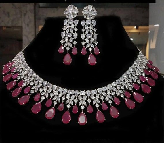 Ruby Diamond Necklace, Indian Choker Necklace, American Diamond Necklaces, Diamond Choker Necklace, Mother Wedding, Silver Diamond Necklace, Diamond Necklace Designs, Bridal Choker, Jewelry Set Design