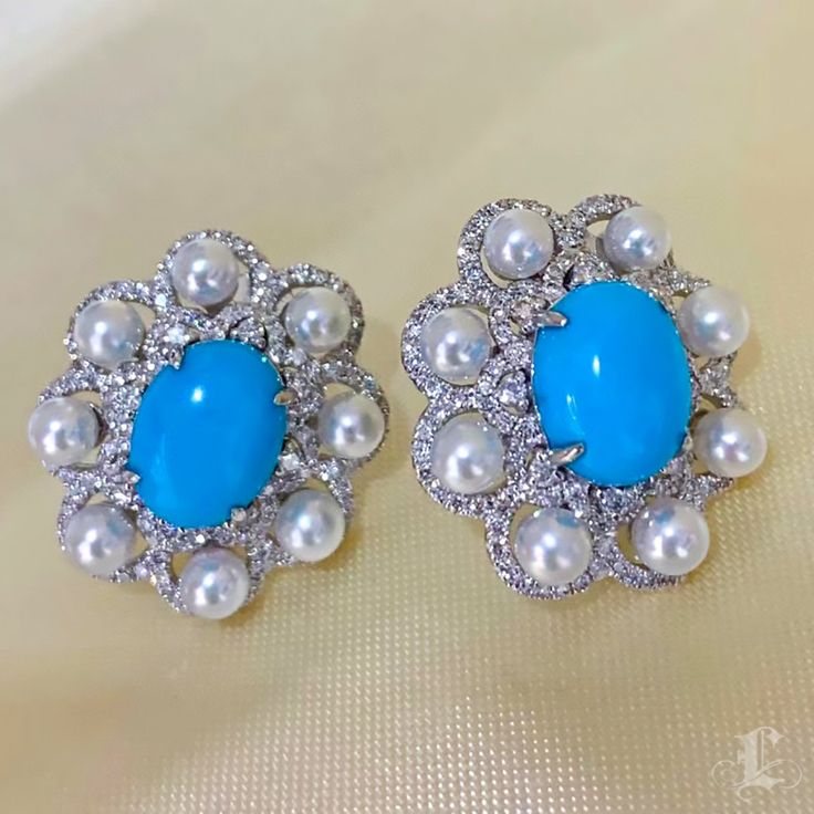 Highlight: Elegant Earrings Product Information OriginJapan MaterialAkoya Pearl, Natural Turquoise, Diamond, and 18k Gold Dimensions1.95 x 1.7 cm Pearl Shaped: Round Size: 3-3.5 mm Quality: AAA Nacre: Very Thick Color: White Luster: Aurora Accessories Metal: 4.9 g of 18k White Gold Other: 1.1 ct SI Quality Natural Diamond and 3.7 ct High-Quality Natural Turquoise Luxury Multi-stone Earrings, Luxury Diamond Earrings With Cabochon, Luxury Diamond Cabochon Earrings, Luxury Diamond Earrings In Turquoise, Luxury Turquoise Diamond Earrings, White Gold Multi-stone Wedding Earrings, White Gold Multi-stone Earrings For Wedding, Exquisite White Gold Earrings With Gemstone Accents, Fine Jewelry Diamond Cabochon Earrings