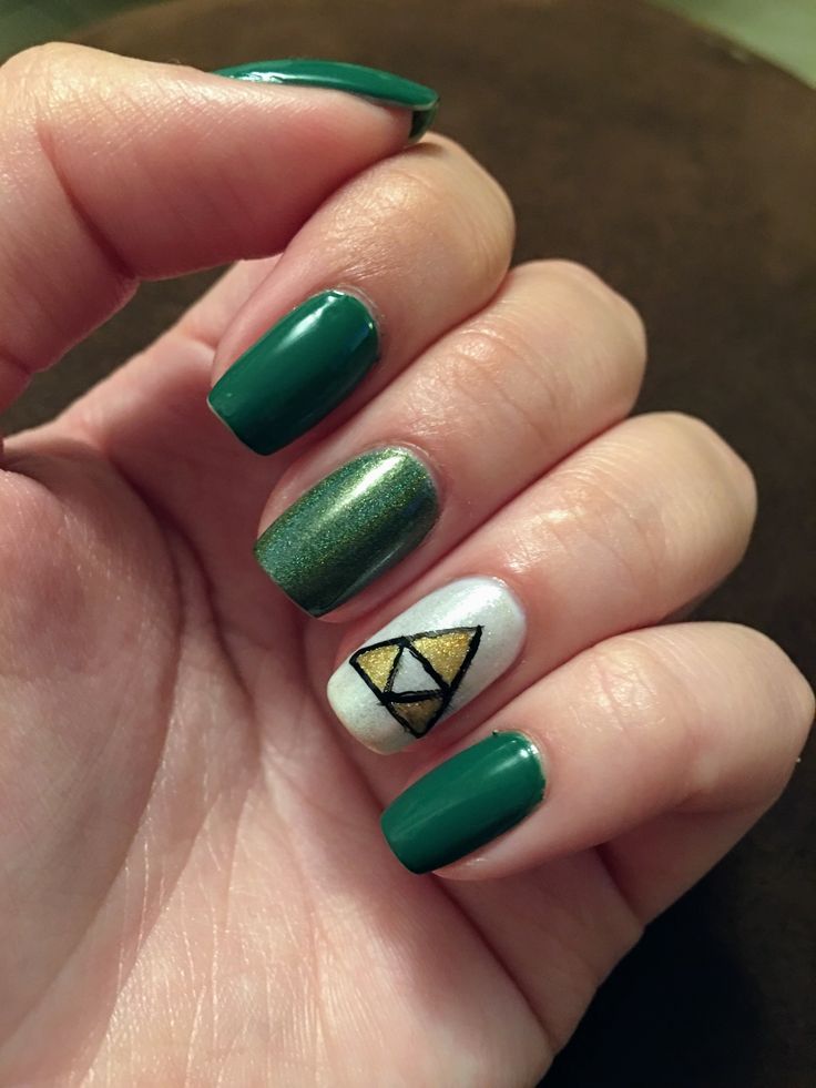 Legend Of Zelda Nails Designs, Zelda Inspired Makeup, Zelda Inspired Nails, Legend Of Zelda Nail Art, Zelda Nails Designs, Book Themed Nails, Video Game Nail Art, Videogame Nails, Nerdy Nail Art