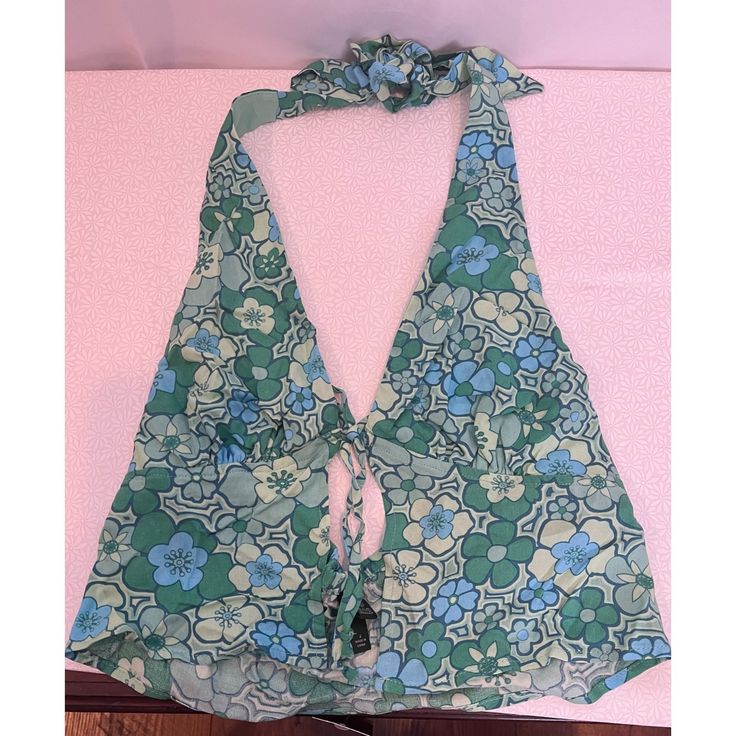 Womens Halter Top Wild Fable Size Small Lined Rayon And Polyester New With Tags Spring Triangle Top With Floral Print, Spring Floral Print Triangle Top, Chic Green Top For The Beach, Green Tie Back Top For Day Out, Spring Floral Print Halter Top For Beach, Summer Floral Print V-neck Halter Top, Triangle Top With Floral Print For Beachwear, Floral Print V-neck Halter Top For Summer, V-neck Halter Top With Floral Print For Vacation