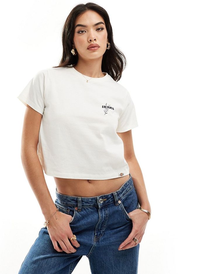 Tops by Dickies Take it back to basics Crew neck Short sleeves Branded print Regular fit White Cropped T-shirt With Crew Neck, White Crop Top T-shirt For Everyday, White Relaxed Fit Cropped T-shirt With Short Sleeves, White Basic Crop Top T-shirt, Trendy White Cropped T-shirt For Everyday, Off White Cotton Short Sleeve T-shirt, White Crop Top With Short Sleeves, White Graphic Tee With Short Sleeves, White Relaxed Fit Short Sleeve Crop Top