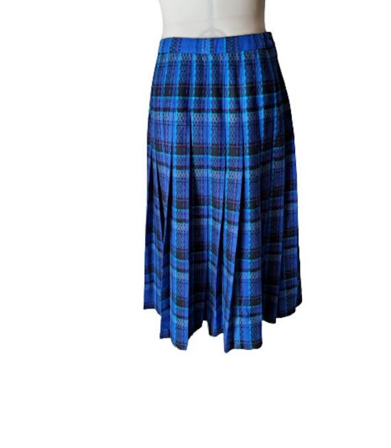 Vintage 70s Pendleton wool pleated skirt in shades of blue and black plaid. Zipper up the side and button waist. It is not lined. Composition - 100% virgin wool, made in USA. Marked size UK10 fits like a 8 US. Excellent vintage condition. Flat measurements: waist - 35 cm/ 13.8'' /there is lightly stretch/ length - 74 cm/29.1'' Blue Full Skirt With Accordion Pleats, Blue Relaxed Fit Accordion Pleated Skirt, Blue Relaxed Pleated Skirt With Accordion Pleats, Blue Relaxed Accordion Pleated Skirt, Retro Blue Pleated Skirt, Blue Fitted Pleated Skirt For Fall, Fitted Blue Pleated Skirt For Fall, Blue Lined Pleated Skirt For Fall, Blue Midi Skirt With Accordion Pleats