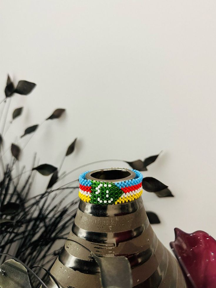 The Comorian flag bracelet, an Afrocrafted piece, is made with glass beads intricately handwoven to mirror the green, white, red, and blue colours of the national flag. The thread used in its construction is water-resistant, woven with strong, non-elastic material that ensures durability and resistance to breaking.   𝐓𝐡𝐞 𝐬𝐢𝐳𝐞 𝐨𝐟 𝐭𝐡𝐞 𝐛𝐫𝐚𝐜𝐞𝐥𝐞𝐭 𝐢𝐬 𝐝𝐞𝐭𝐞𝐫𝐦𝐢𝐧𝐞𝐝 𝐛𝐲 𝐭𝐡𝐞 𝐜𝐢𝐫𝐜𝐮𝐦𝐟𝐞𝐫𝐞𝐧𝐜𝐞 𝐨𝐟 𝐢𝐭𝐬 𝐢𝐧𝐧𝐞𝐫 𝐩𝐚𝐫𝐭. 𝐓𝐨 𝐟𝐢𝐧𝐝 𝐲𝐨𝐮𝐫 𝐬𝐢𝐳𝐞, 𝐦𝐞? Angolan Flag African Bracelets, Comoros Flag, Flag Bracelet, Clothing Tape, Green White Red, Personalized Birthday Gifts, National Flag, Custom Bracelets, Personalized Birthday