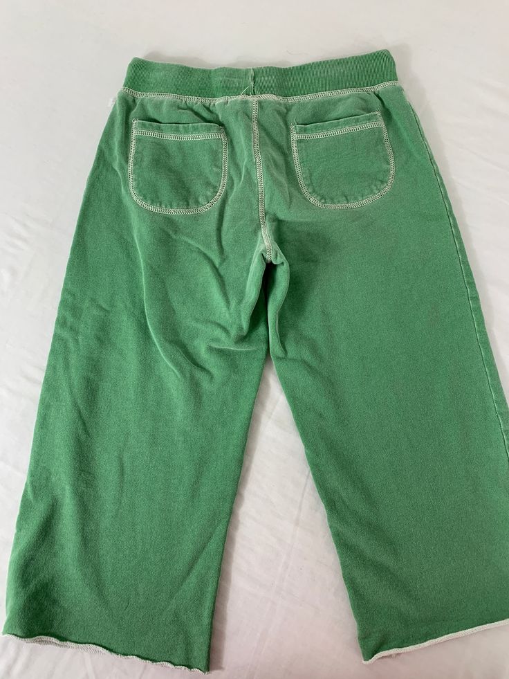 Mini Boden Pants Size 11 Color: green and pink Material: cotton Very comfortable Bag 8m JN Green And Pink, Mini Boden, Mom Jeans, Womens Shorts, Pants, Green, Pink, Color, Trousers