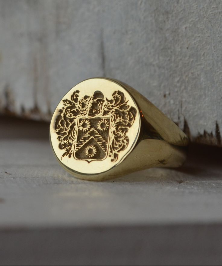 Custom Made Coat of Arms Ring - Any Coat of Arms-Minimalist Designs Family Crest Rings, College Rings, College Logo, Silver Signet Ring, Gold Signet Ring, Coat Of Arms, Signet Ring, Cute Jewelry, Design Your Own