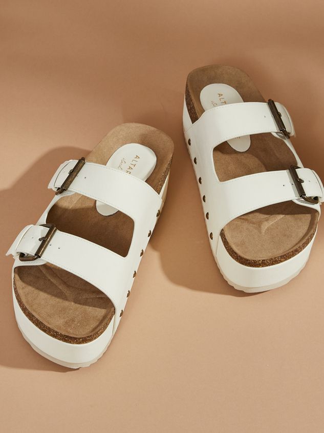 Step into summer with confidence in these sandals! They're not just footwear, they're a style statement in every stride and a new go-to for any outfit. Patriotic Outfit, Casual School Outfits, Re A, Casual Summer Outfit, A Style, Trendy Accessories, Style Statement, Spring Outfits Casual, Comfy Casual