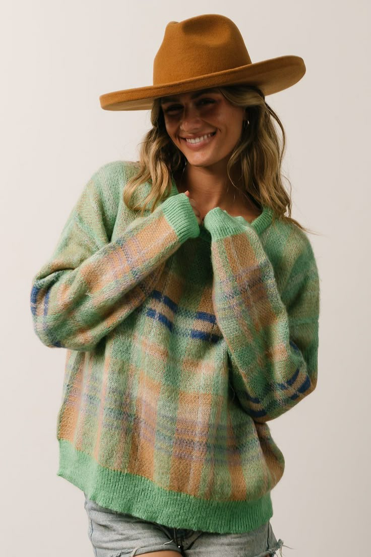 Stay ahead of the trends this season in the Brentridge Plaid Sweater from Baltic Born! This green sweater is super comfy and fun to wear. Vintage Runway Fashion, Baltic Born, Plaid Outfits, Plaid Sweater, Mommy Style, Purple Plaid, Velvet Fashion, Cozy Sweater, Plaid Design