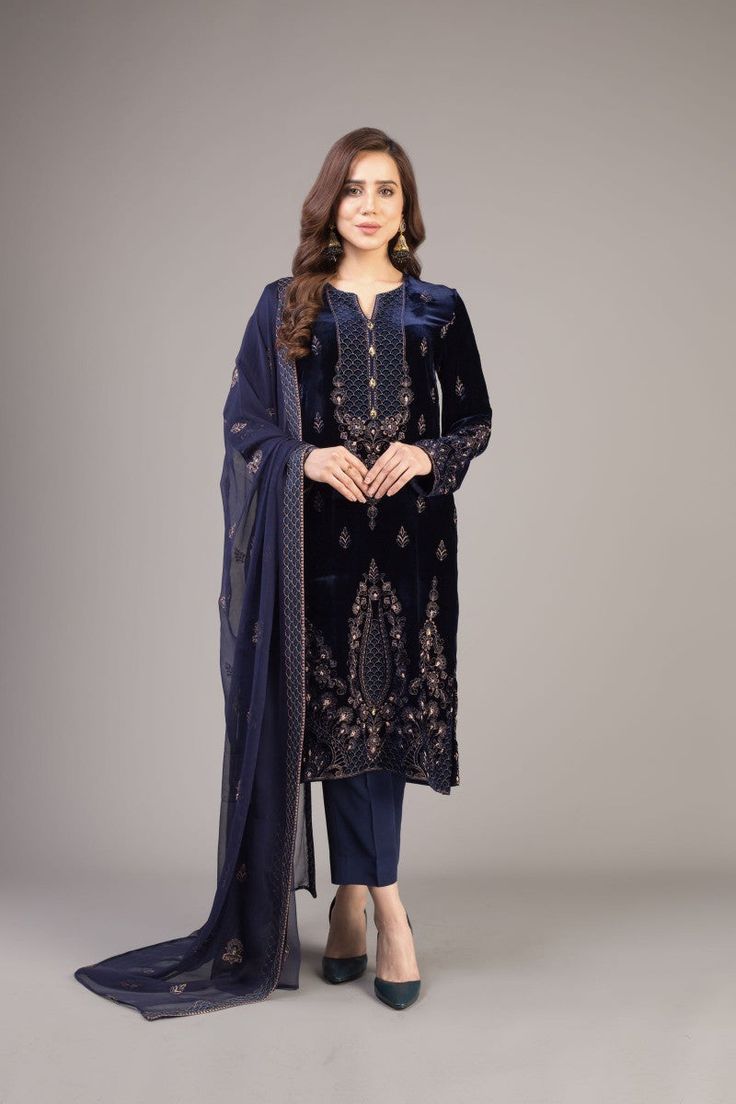 Elegant Blue Formal Lawn Suit, Elegant Blue Salwar Kameez With Naqshi, Formal Blue Lawn Suit With Resham Embroidery, Formal Blue Lawn Suit With Dabka Work, Blue Long Sleeve Kurta With Naqshi, Elegant Blue Dresses With Naqshi Detailing, Formal Naqshi Dresses For Eid, Naqshi Formal Dresses For Eid, Elegant Blue Kurta With Naqshi