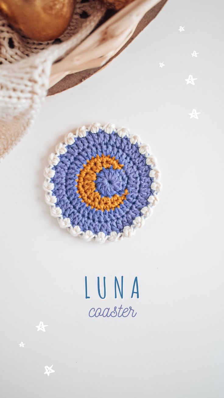 a crocheted brooch with the letter c on it