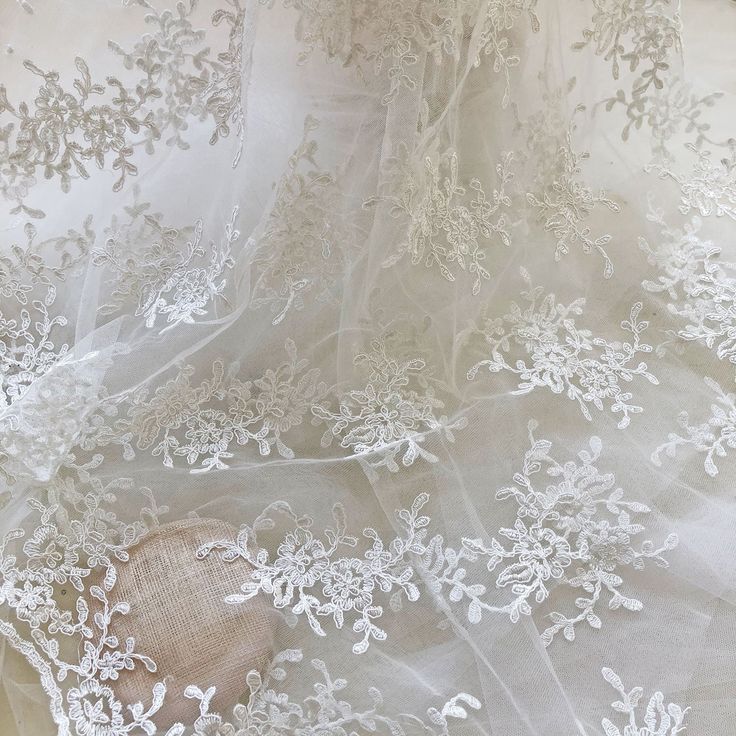 White Organza Lace With Intricate Embroidery, White Lace Trim Tulle, White Tulle Fabric With Lace Patchwork, Embroidered White Lace In Organza, White Embroidered Organza Lace, Embroidered White Organza Lace, White Tulle Lace With Patchwork, White Tulle Lace With Lace Patchwork, White Tulle Fabric With Lace Work In Organza