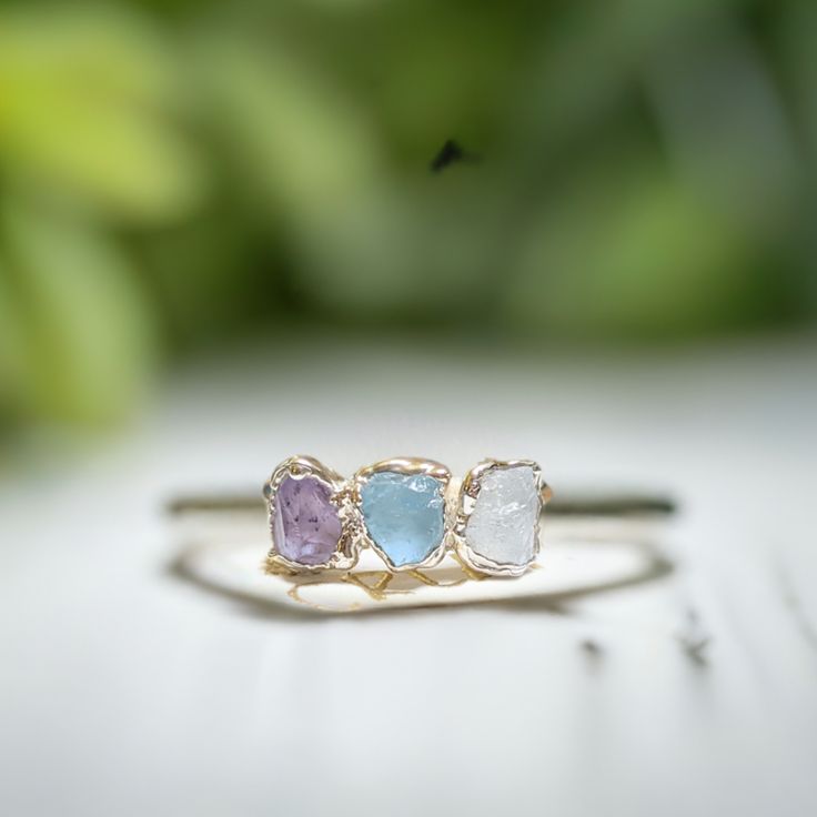 Voici votre chance d'avoir ou d'offrir une bague unique avec les pierres de naissance de chacun de vos proches.
✦ COMMENT COMMANDER VOTRE BAGUE ✦
▪︎ Sélectionnez la taille de votre bague (pour les demi-tailles, merci de le préciser dans la fenêtre Personnalisation)
▪︎ Sélectionnez le nombre de pierres et le matériel que vous souhaitez parmi ces options :


Argent : Argent sterling, électroformé puis plaqué en Argent fin 99.9
Plaqué Or 18k : Anneau en Or rempli 14k, électroformé puis plaqué en or 14k Gold Promise Crystal Ring With Birthstone, 14k Gold Crystal Birthstone Ring For Promise, Emerald Cut Birthstone Ring For Promise, 14k Gold Birthstone Crystal Ring For Promise, 14k Gold Sapphire Ring With Accent Stones For Promise, Heirloom Crystal Birthstone Ring For Anniversary, Heirloom Birthstone Crystal Ring For Anniversary, 14k Gold Moonstone Promise Ring With Accent Stones, Yellow Gold Multi-stone Moonstone Ring For Anniversary