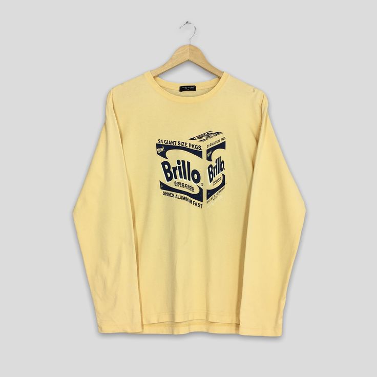 a yellow sweatshirt with the words brillo on it