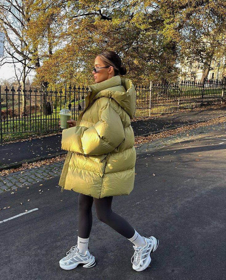 Green Puffer Coat Outfit, Big Puffer Jacket Outfit, Long Puffer Outfit, Puffy Coat Outfit, Hooded Coat Outfit, Green Puffer Jacket Outfit, Winter Outfits Puffer Jacket, Emily Shak, Long Puffer Jacket Outfit